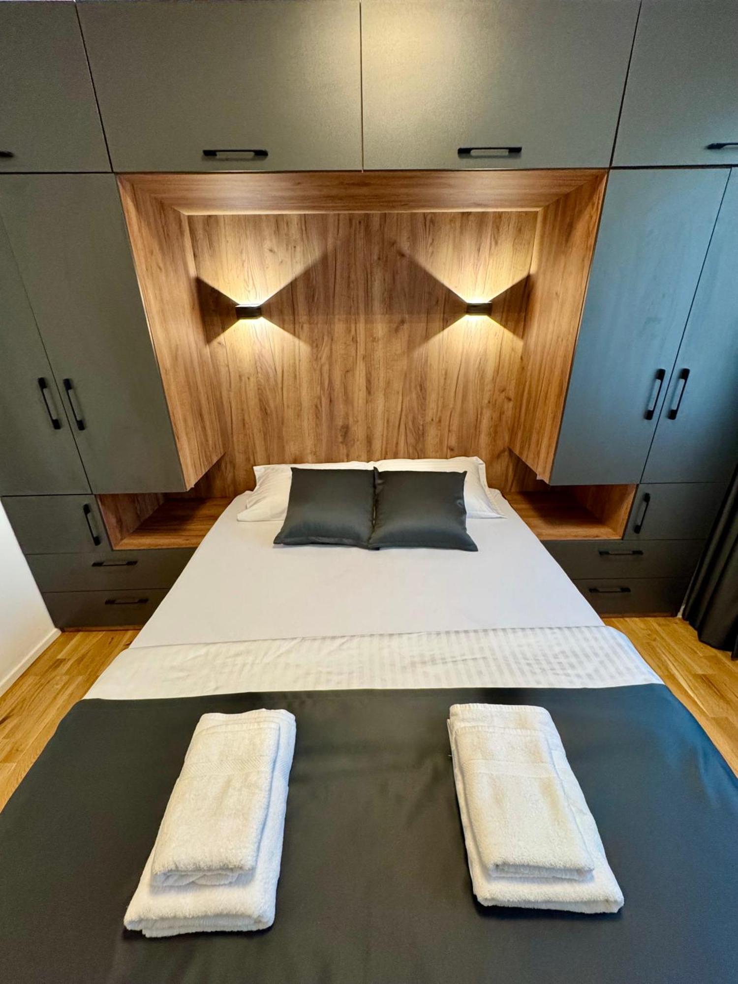 Downtown Riverside Apartments 斯科普里 外观 照片