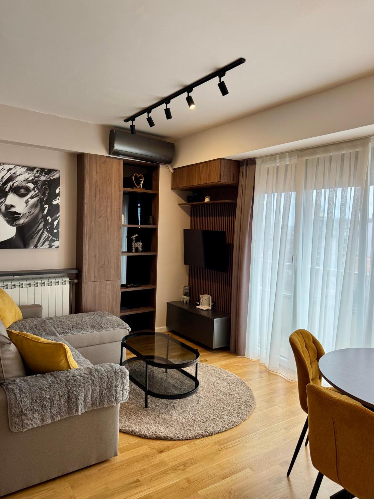 Downtown Riverside Apartments 斯科普里 外观 照片