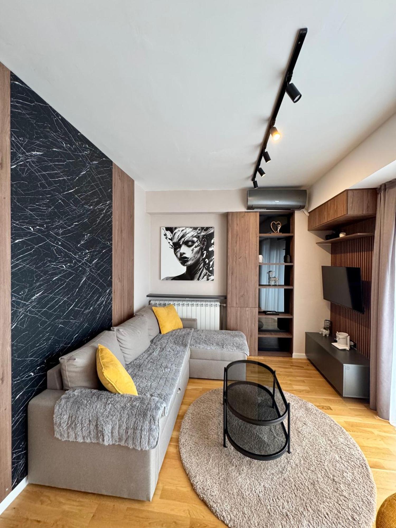 Downtown Riverside Apartments 斯科普里 外观 照片