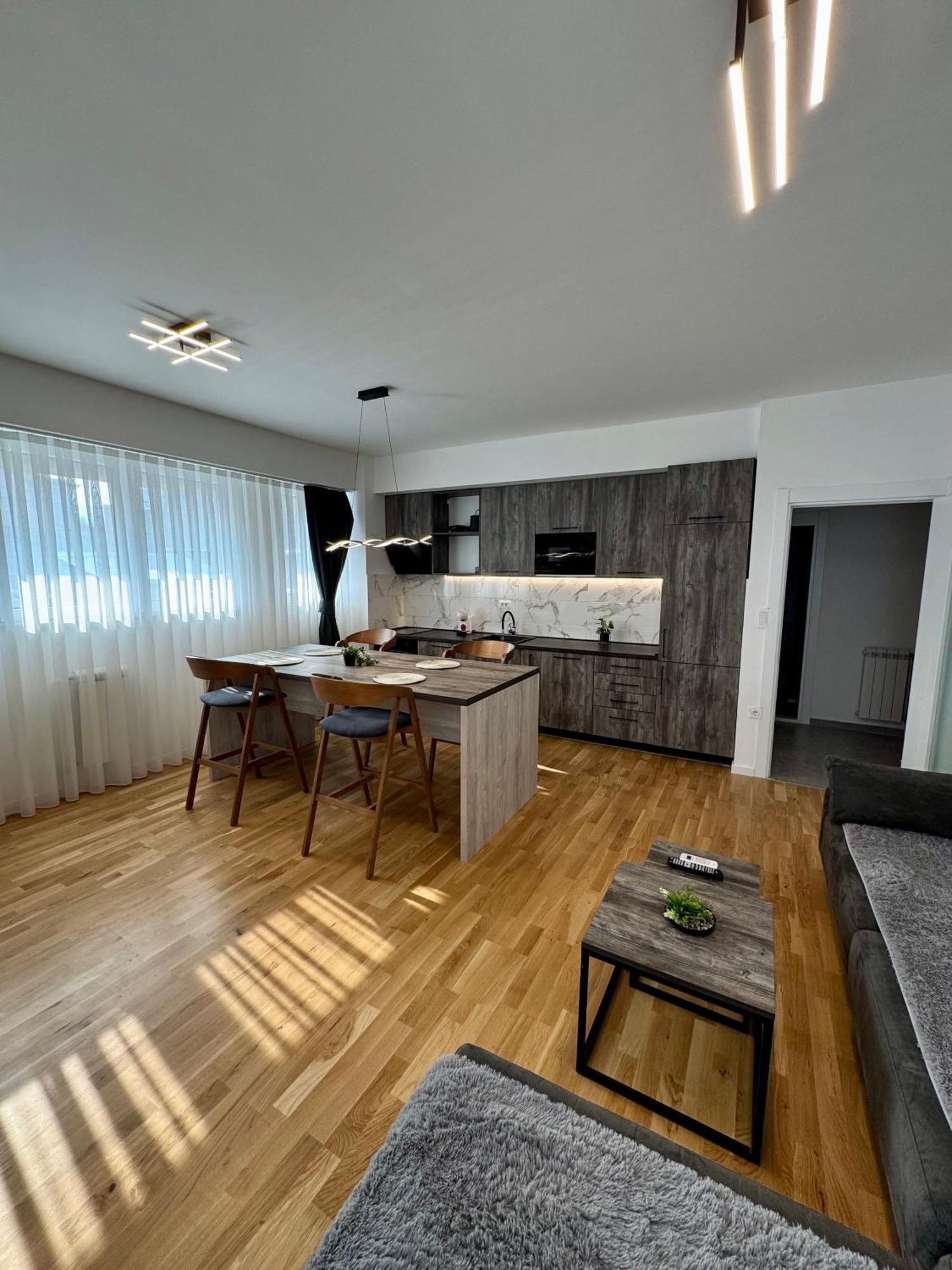 Downtown Riverside Apartments 斯科普里 外观 照片