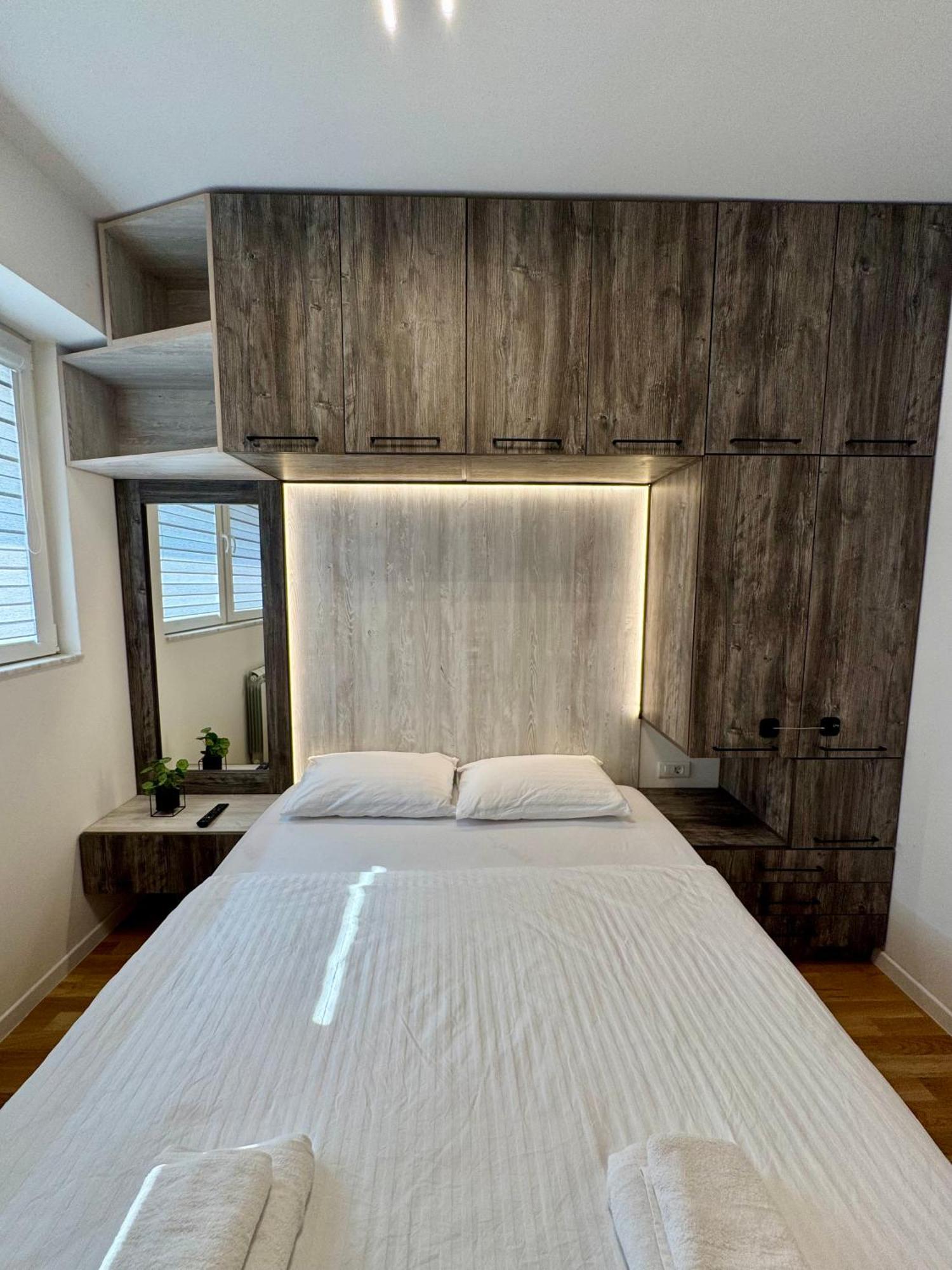 Downtown Riverside Apartments 斯科普里 外观 照片